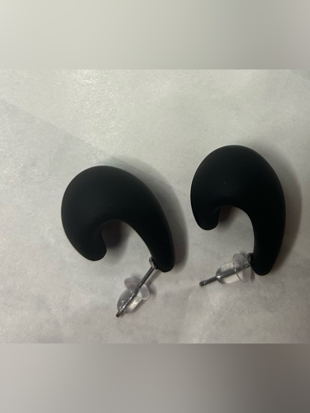 Wireless Black Curved In-Ear Earbud Headphones